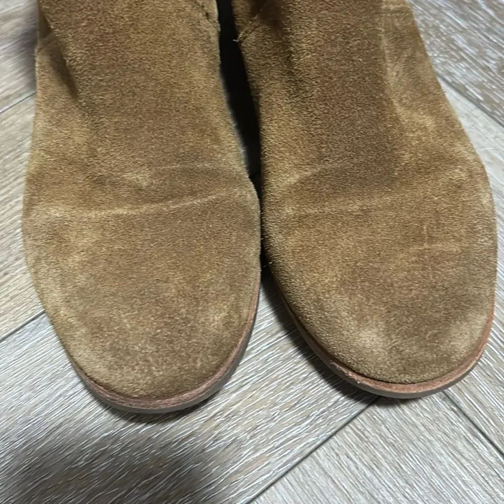 Ugg Volta Booties - Picture 4 of 7